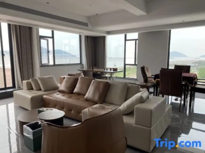 6 Bedrooms Suite