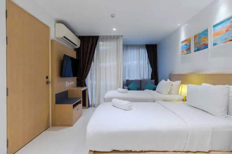 Ocean Breeze1BR Steps from the Sea C244