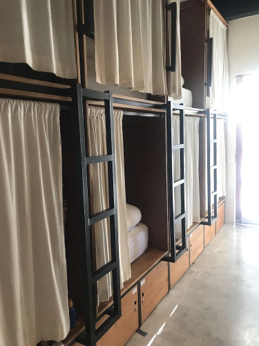 Bamba Capsule Hotel