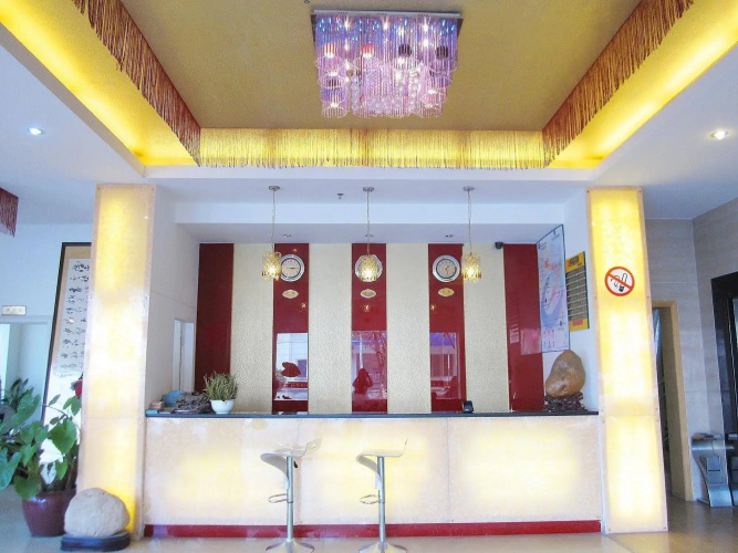 Hezhou E-age Hotel