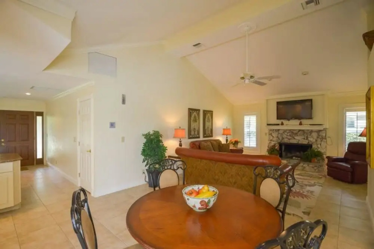 Spinnaker Dr Home