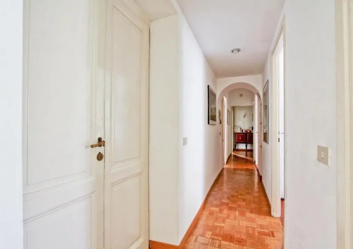 5 Bedrooms Cottage