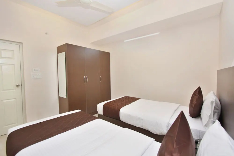 OYO 9931 Hotel Bali Square