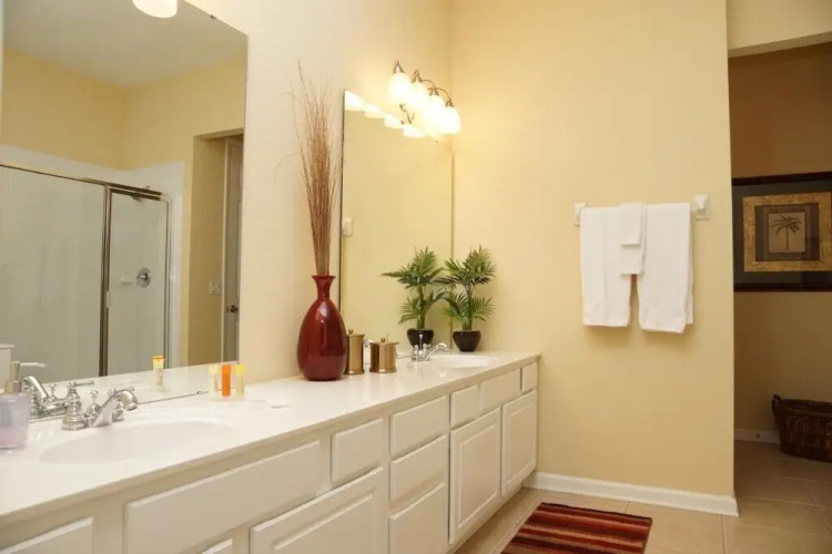 Poolside Penthouse Cabana 3 Bedroom Condo by Redawning