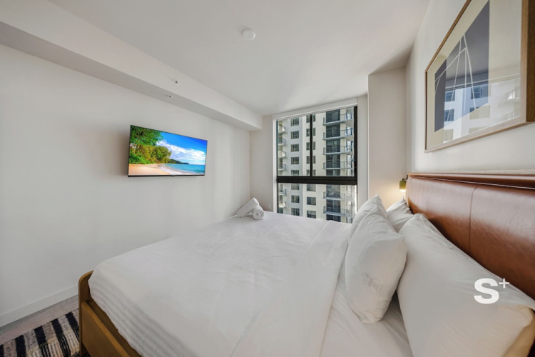 Modern and Cozy 1-BD- Rooftop pool & Gym
