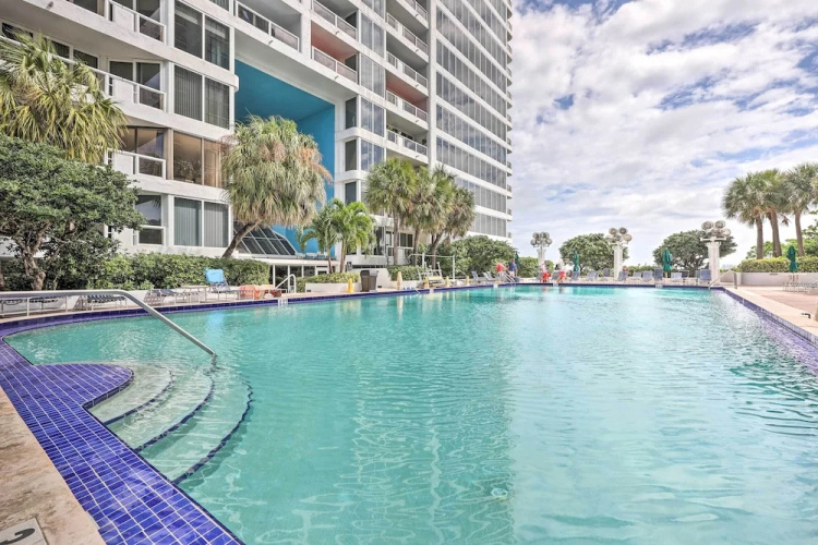 Waterfront High-Rise Condo - Miami Beach 5 Mi