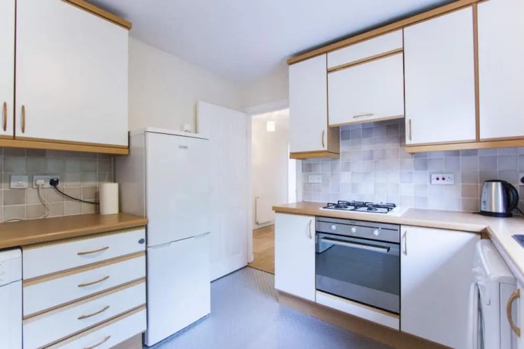 2 Bedroom Flat In Edinburgh