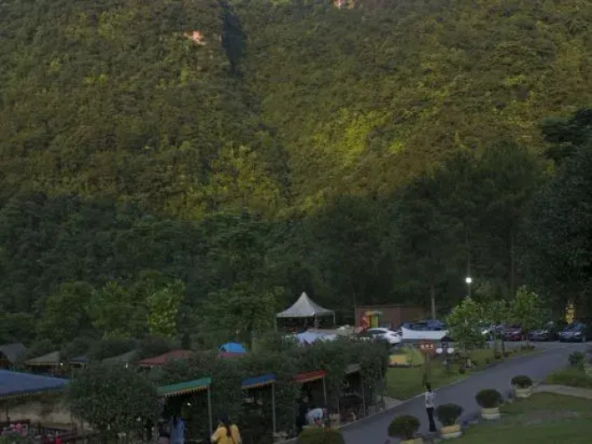 Chongqing Baihuagu Ecological Vacation Apartment