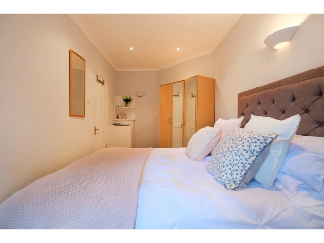 Modern 2 BR Flat in Bedford Park