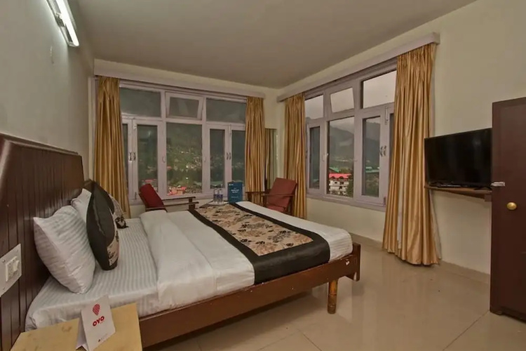 OYO 38167 Maa Charan Residency