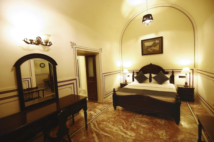 Castle Kanota Hotel