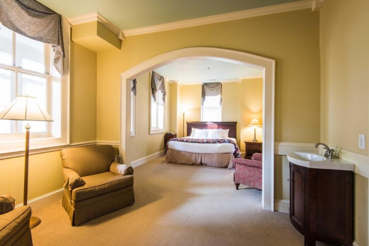 Deluxe Double Suite