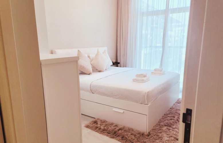 Snug & Congenial 1BR with Canal View