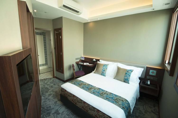 AM Hotel