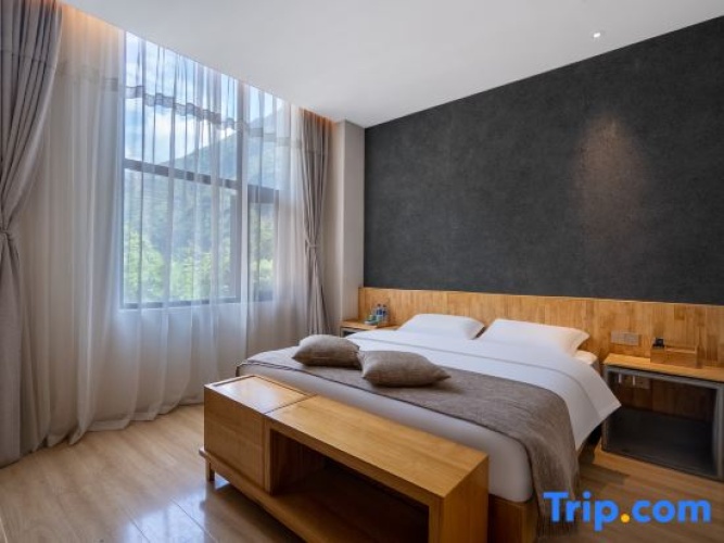 2 Bedrooms Family Suite with river view