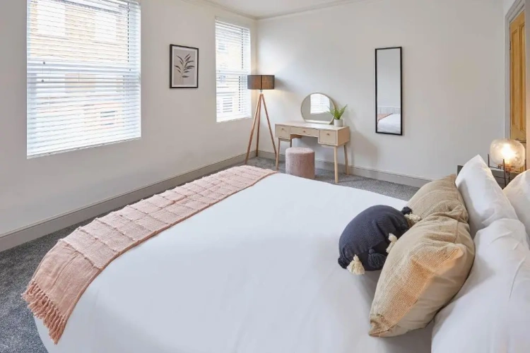 4 Bedrooms Cottage