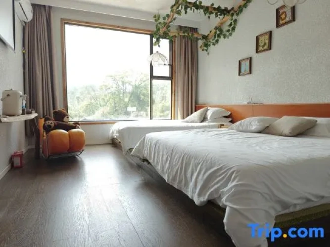 Sextuple Family Suite with mountain view