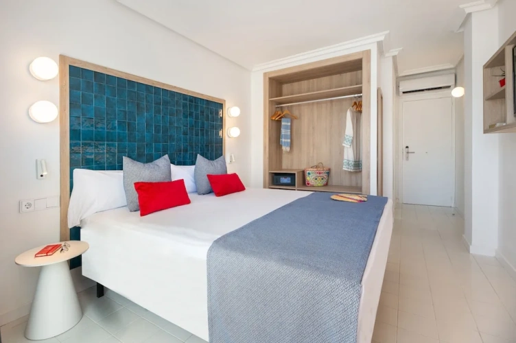 Single room with balcony