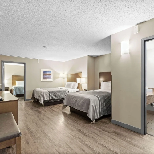Sextuple Family Suite