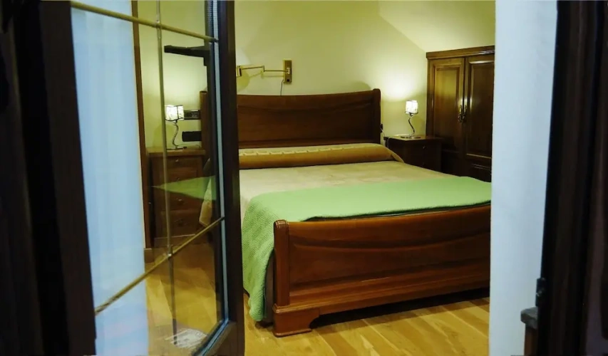 5 Bedrooms Cottage