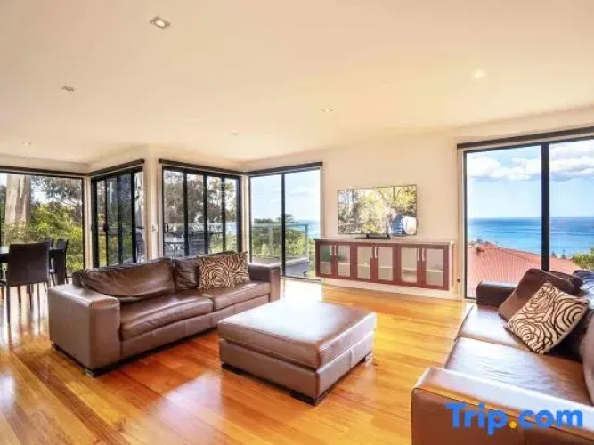 Bright Ocean View House 3B5B double garage