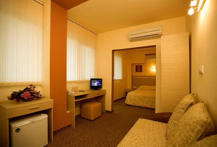 Expo Hotel