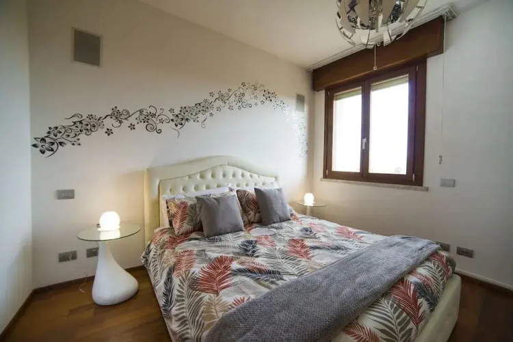 Eden Island Bed  Breakfast