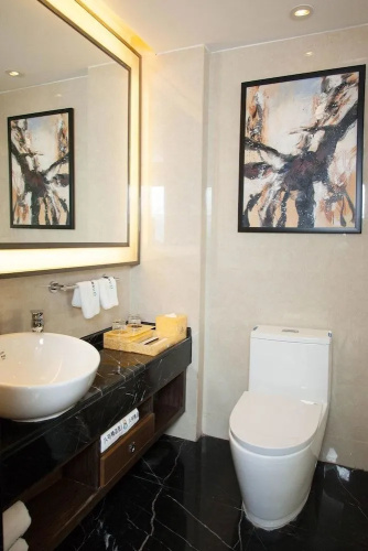 No. 8 Chain Hotel