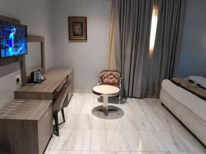 Maxbe Continental Hotel