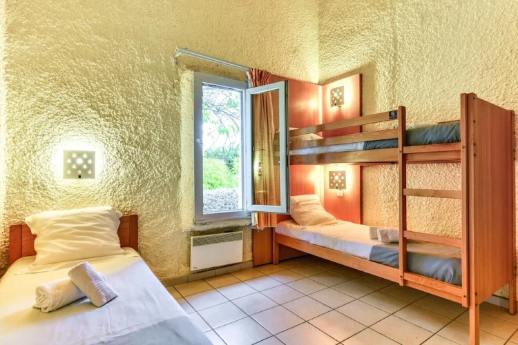 2 Bedrooms Classic Apartment