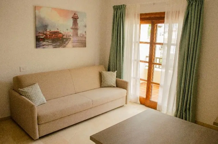 2 Bedrooms Quadruple Apartment