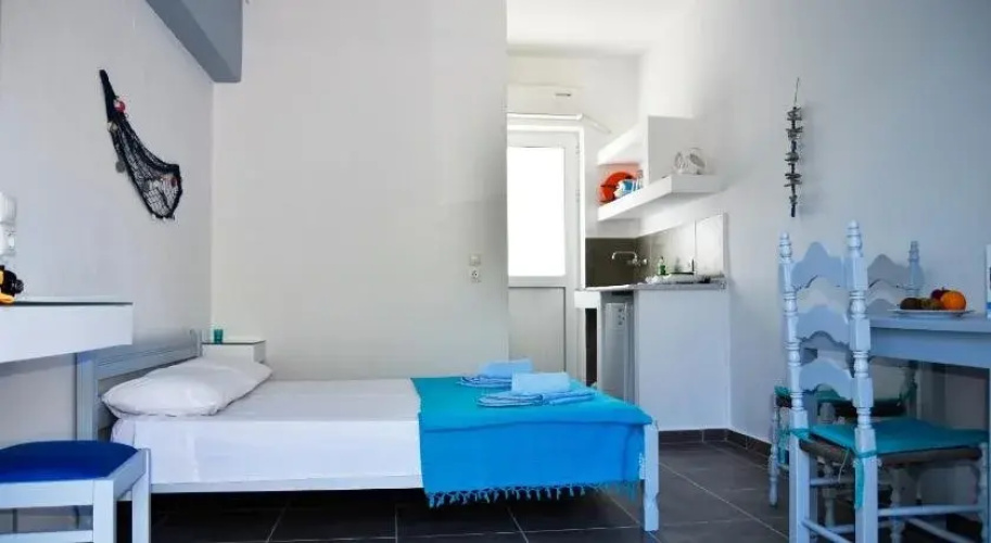 Antomar Apartments and Studios