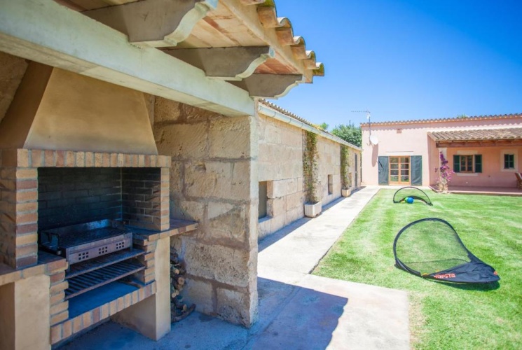 4 Bedrooms Villa