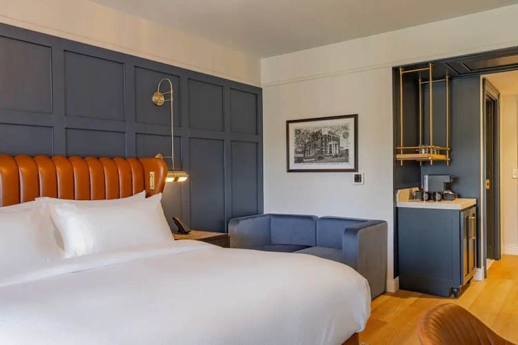 Deluxe Quadruple room with balcony