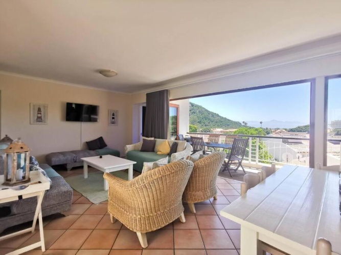 3 Bedrooms Apartment