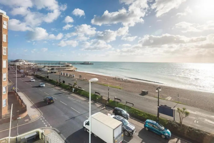 Worthing sea-front apartment