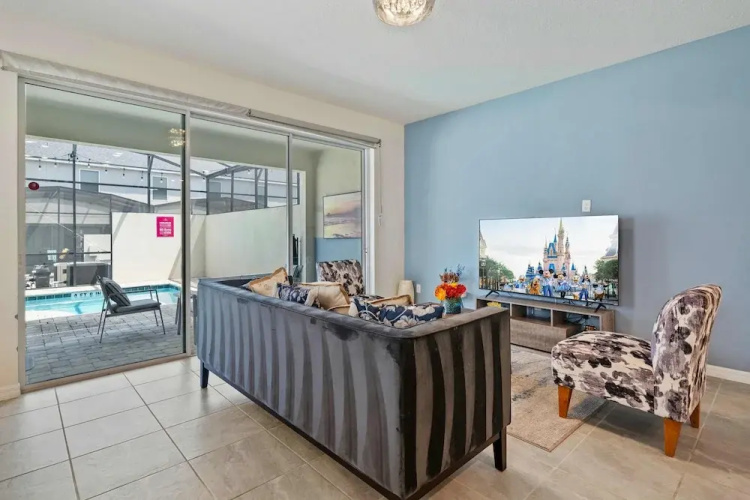 1640 Tropical Palms Circle