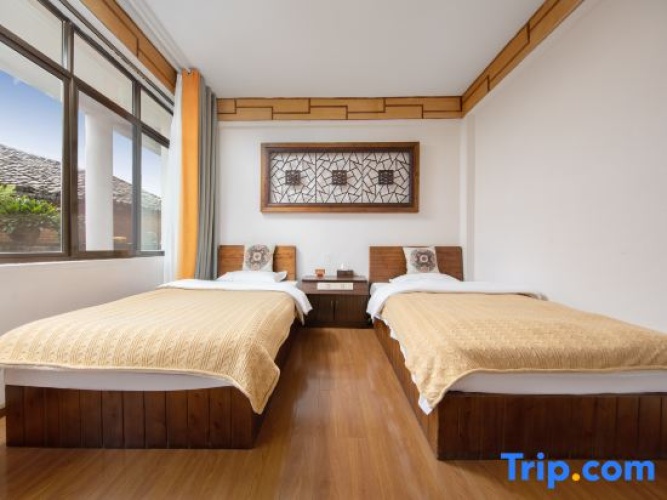 Standard Twin room with garden view