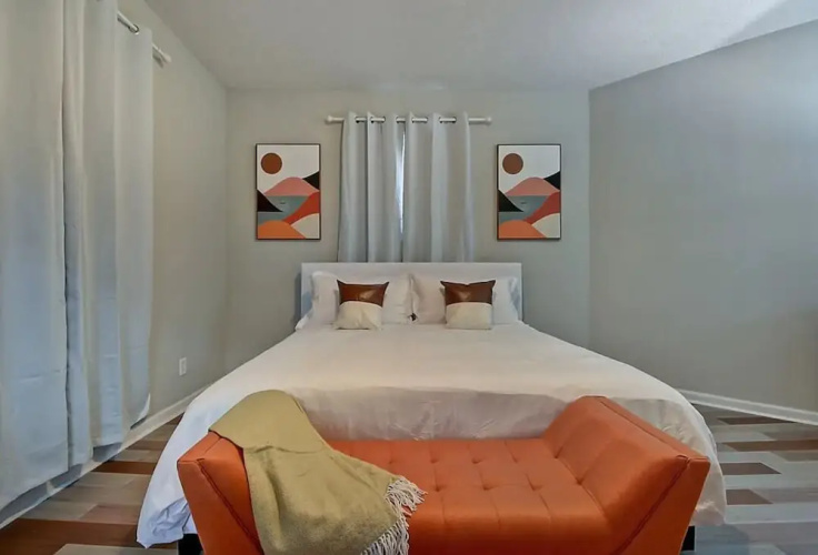Spacious 6BR/3BA House w/ Parking! Sleeps 20!