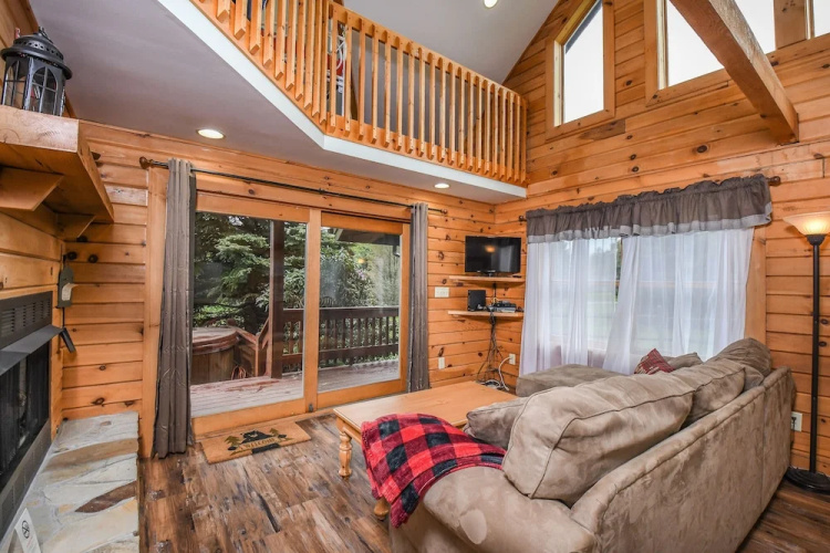 McKenzie's Cabin 2 Bedroom House