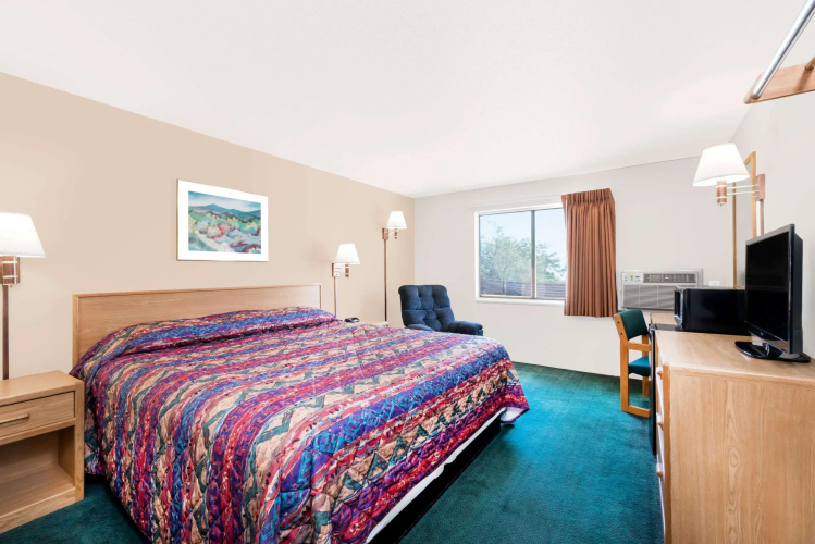 Super 8 by Wyndham Belle Fourche SD