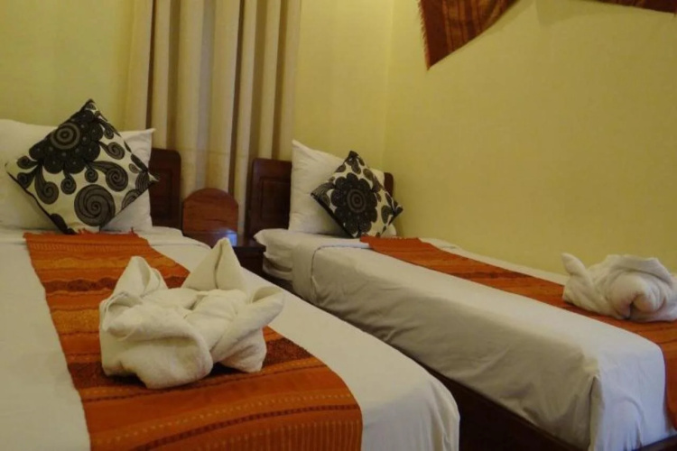 Villa Somphong