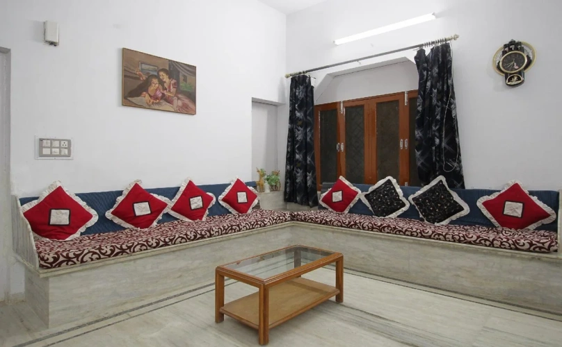 Thakore House By OYO Rooms