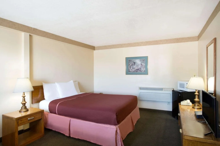 Howard Johnson Inn - Brigham City