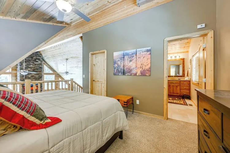 < 1 Mi to Brian Head Resort: Spacious Cabin!