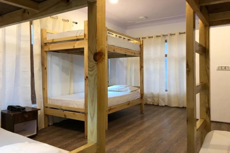 Ree Hostel By Raybo