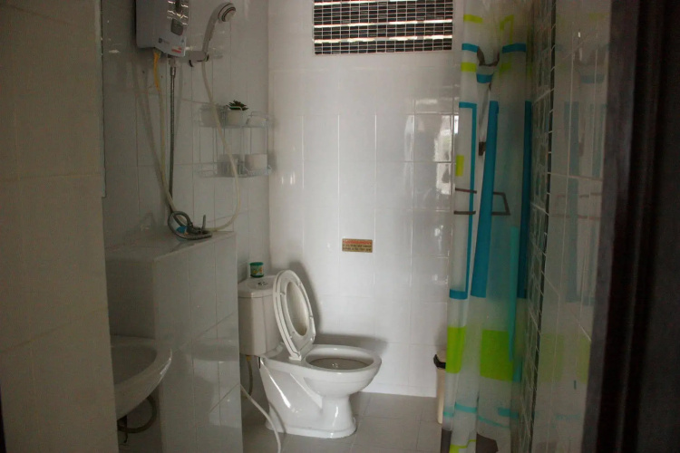 七岩巴黎式旅馆(Cha am Paris Style Guest House)