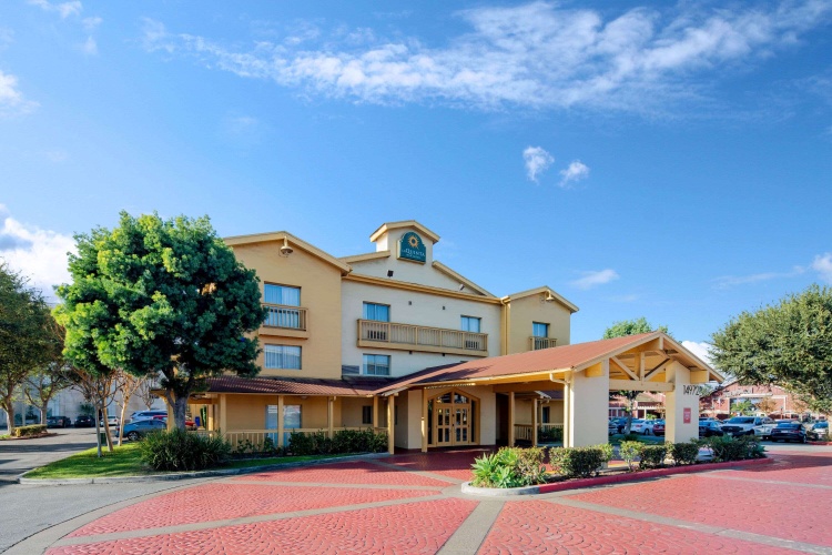 La Quinta Inn & Suites by Wyndham Irvine Spectrum photo 18
