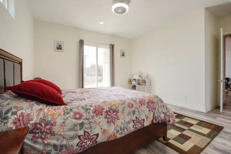 Spacious Lake Highland Townhome W/ Pool!