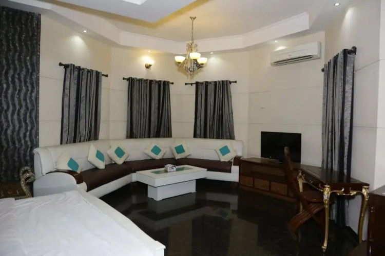 Midway Hotel & Restaurant